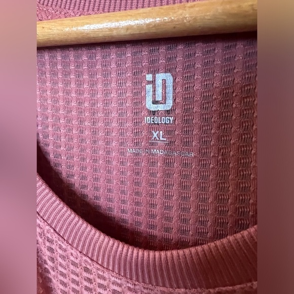 ID Ideology Crewneck Short Sleeve T-shirt Lip Gloss Color XL - Picture 3 of 7